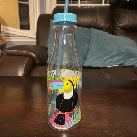 Colorful Toucan Tropical Plastic Reusable Bottle w/Straw, NWOT - Picture 3 of 6